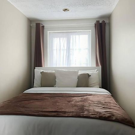 Private Guest House - Double Bedroom, En-Suite And Workspace With Private Entrance, First Floor With No Lift And No Full Kitchen Λέστερ Εξωτερικό φωτογραφία